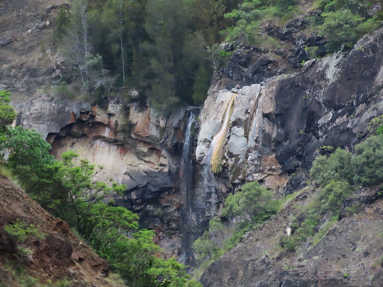 Ravine et cascade, territoire réunionnais