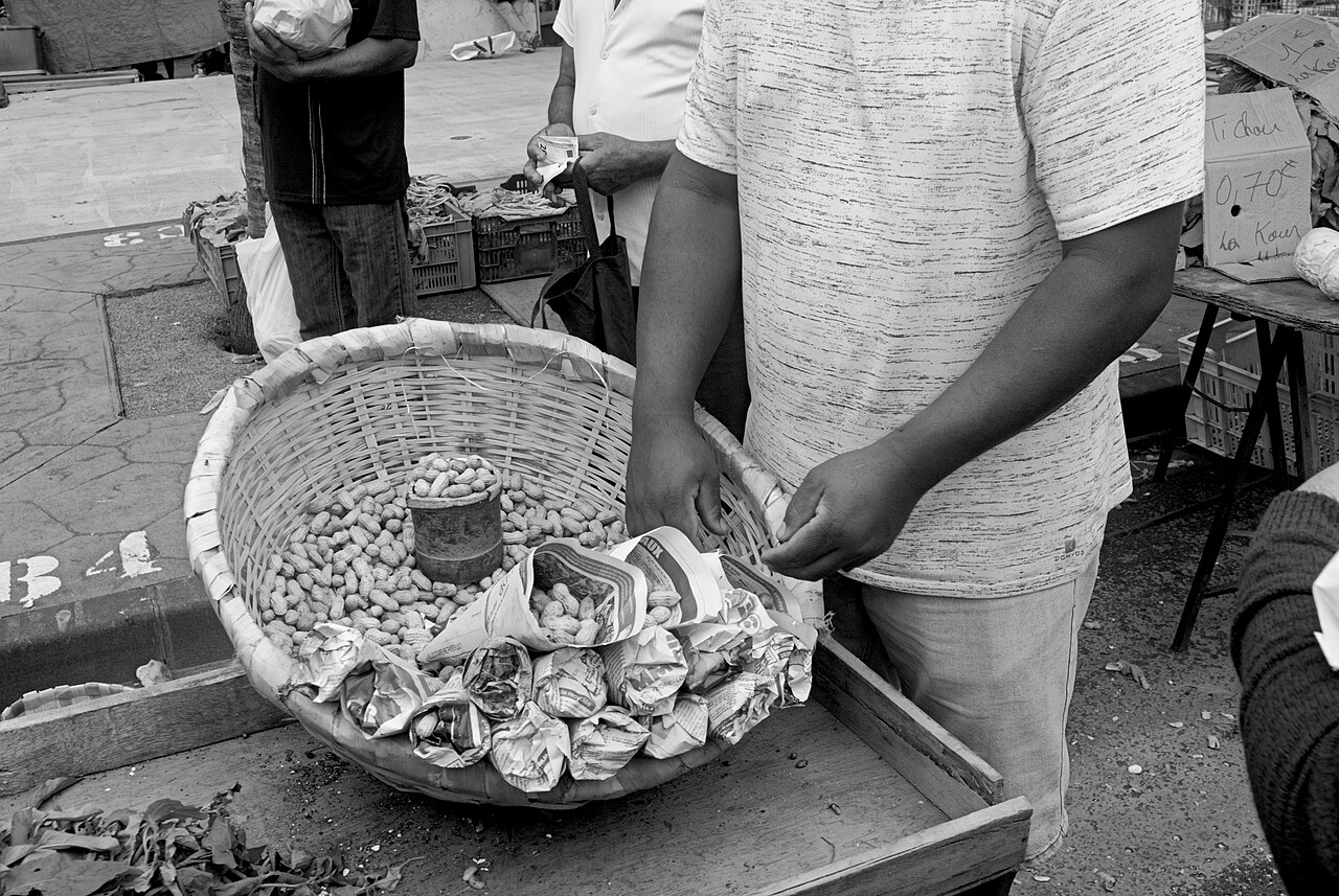 Scène de rue, vendeur de pistaches à La Réunion